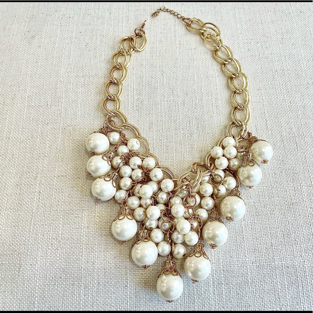 Stylish pearl gold necklace